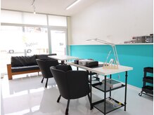 ティンカーベル(TinkerBell)の雰囲気（モニター設置で映画など見ながらネイルをお楽しみいただけます♪）