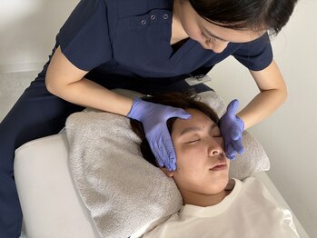 【肌質改善×小顔 専門サロン】Re:Cellの写真/【小顔・フェイスライン】整体院併設の知識を活かした丁寧な施術！キュッと引き締まったシャープな印象へ