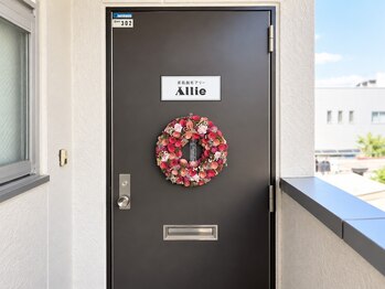 アリー(Allie)/サロンは3階 302号室です