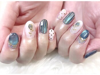 エメラルドグリーン