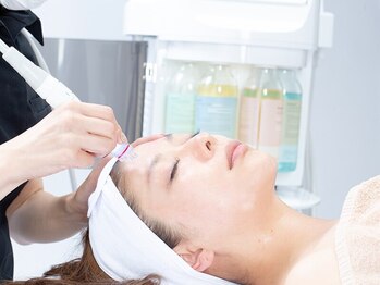 ローランパリス 新居浜店の写真/BBL光フェイシャル導入！脱毛と美肌ケアのWアプローチで透明感溢れる素肌へ♪ニキビ等の肌質悩みもお任せ★