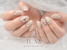 ベージュ×フラワーネイル