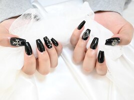 black sculpture nail