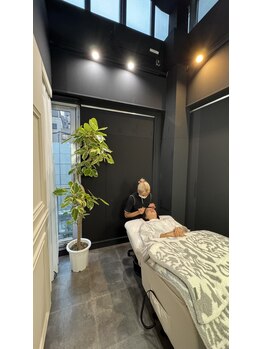 ソルテ バイ アフェリーチェ(sorte by afelice)の写真/【麻布十番駅 徒歩3分】ペット同伴OK！完全個室のホテルライクな上質空間◇大人上品なまつげ×眉毛を実現！