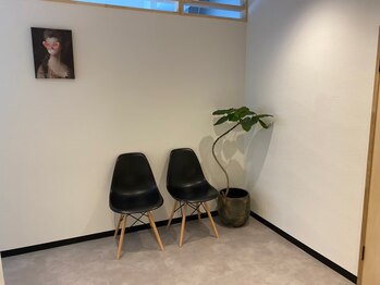 アンアイサロン(UNE)/受付待合スペース 