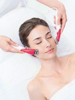 ネイルケアサロン ミウラ 井の頭通り店(miura)の写真/【大人世代の悩みにアプローチ!効果を重要視したフランス<ギノー>のフェイシャルエステ】