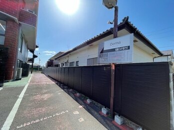 ダーマ(Derma)/ 【道案内２】第２駐車場へ