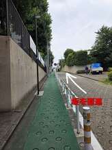 ムラサキ鍼灸治療院(MURASAKI鍼灸治療院)/長谷戸小学校の横を直進