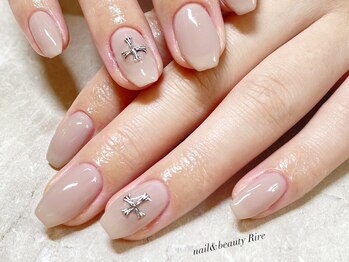 リル(Rire)/グレージュネイル