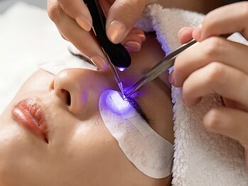 ブルームバイスリー(Bloom by THLEE)の写真/LEDエクステなら早い・長持ちが叶う！種類豊富なエクステメニューで理想の目元に★[LED/LEDマツエク]