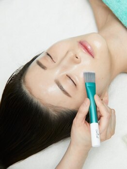イードットアイブロウサロン(E.eyebrow salon)の写真/《韓国で話題》"ラミネーションピール"剥離なし・即メイク可の最新肌管理☆見違えるハリに感動間違いナシ