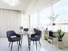 LUNEAの雰囲気（当院の窓は紫外線カット加工済み☆ゆったりお過ごしください。）