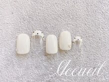 アクイユ ユノトレ 表参道店/大人のオフィスネイル￥7980