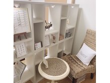 プライベート空間。ベットはリクライニングチェア。