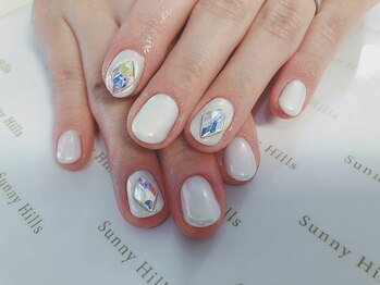サニーヒルズ ウィズ マキア 藤沢(Sunny hills with MAQUIA)/ホワイトオーロラネイル