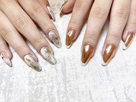 金と白のエレガンスネイル