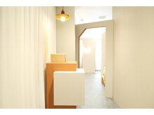 丁寧な施術と心地よい時間を引き立てる洗練された空間