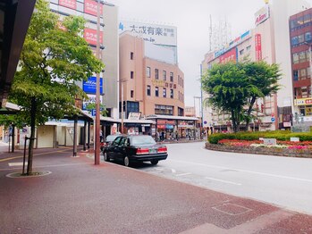 エム(M)/【道案内】4.タクシー乗り場を右