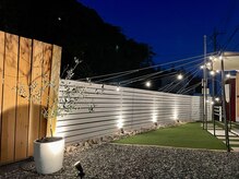 ムスビ(musubi)/夜のライトアップ２　外観