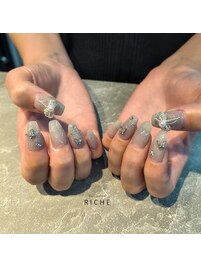 ブルーラメのワンホンネイル