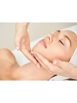 ホウレイ線・たるみ改善！予防ケア