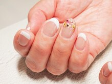 ビューティトリップ(Beauty TRIP)/ホワイトフレンチにワンポイント