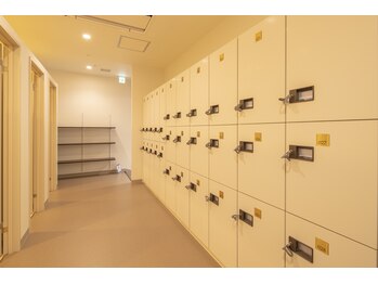 レックス ニジュウヨン フォー ウーメン(L'ex 24 for women)/ロッカールーム