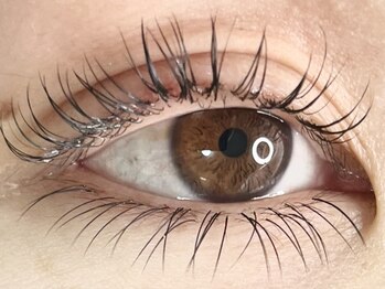 ビューティサロン Uの写真/【マツエクとパーマの良いとこ取り】最新"&Healthy"で叶えるハリツヤEYE♪LEDの抜群なモチと仕上がりを両立