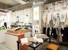 デバック(Debak)の雰囲気（サロンの内観衣服や韓国で人気のシューズも購入頂けます）