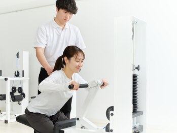 元気になるところ ヨコハマ(YOKOHAMA)の写真/【美姿勢を手に入れよう★】美姿勢は美容への第一歩！30分寝てからサックと楽トレ！美姿勢目指しましょう♪