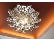 ニコルビューティー 高槻 南平台店(NiKOR beauty)/こだわりのシャンデリア