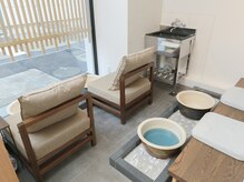 整骨院タビ(tabi)の雰囲気(足湯は信楽焼と玉石敷きでほっこりと”和”な気分を感じられます)