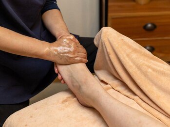 レジリエンス(Resilience)の写真/足元から広がる解放の心地よさに包まれ、日常を手放すひととき。本来の自分を取り戻す贅沢な時間。