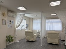 ホワイトニングショップ 高岡店の雰囲気（半個室空間で人目を気にせず白い歯に♪2人同士施術OK！）