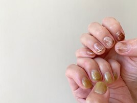 ブラウンとピスタチオ