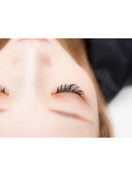 ナチュラル上品な目元にしたい