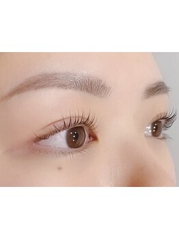 ナチュラル上品な目元にしたい