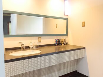 アミナス(Total Beauty Salon AMINAS)/オシャレな店内