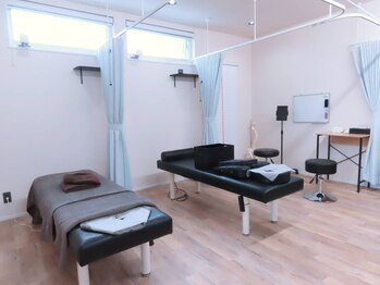 神谷澤鍼灸整骨院/院内は明るい雰囲気!