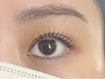 ピオニー(piony)の写真/大人女性に人気の上品サロン♪左右差のあるまつげやまぶたにも丁寧に対応し、美しく自然な目元へ導きます。