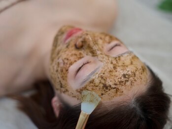 アンリミット 新宿三丁目店(Une limit)の写真/透明度が格段に上がる!【剥離なしハーブピーリング¥9900】ニキビ・肌トラブルケアにも◎毛穴レスなツヤ肌へ