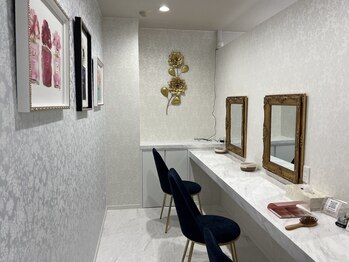 ホワイトニングショップ 大阪玉造店の写真/《ブライダルホワイトニングで素敵な笑顔で最高な式を!》圧倒的な白さに自信ありのホワイトニング専門店♪