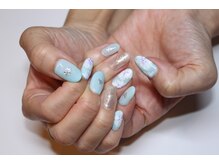 ネイルサロンスクール ビュートバタフライ 町田店(BEAUT BUTTERFLY)/涼しげな大柄フラワーネイル