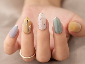 ヴァンネイル みなとみらい馬車道(VINGT NAIL)/華やか上品ネイル