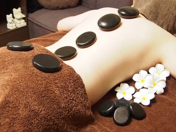 ダイエットステーション 仙台東口店の写真/ホットストーンで身体の芯から温まる♪首肩こり、背中、腰の張り、冷え浮腫みや、女性特有のお悩みにも◎