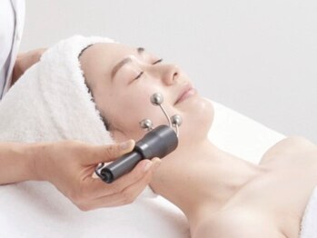 ファソ ブロウアンドアイズ(fasol)の写真/表情筋から若々しい印象を実現。美肌筋リフトケア