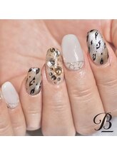 ビー(B)/【レオパードネイル】