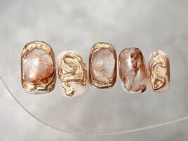 大人の透け感ニュアンスネイル