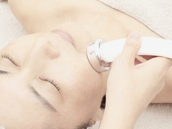 エスツリービューティーアンドネイル(S-TREE BEAUTY&NAIL)の写真/気になる左右差/食いしばり/エラ/むくみ/フェイスラインスッキリ♪老廃物の排出を促し代謝アップ！