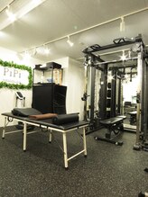 ピピ 鹿児島中央駅店(PiPi)/黒を基調として綺麗な内観